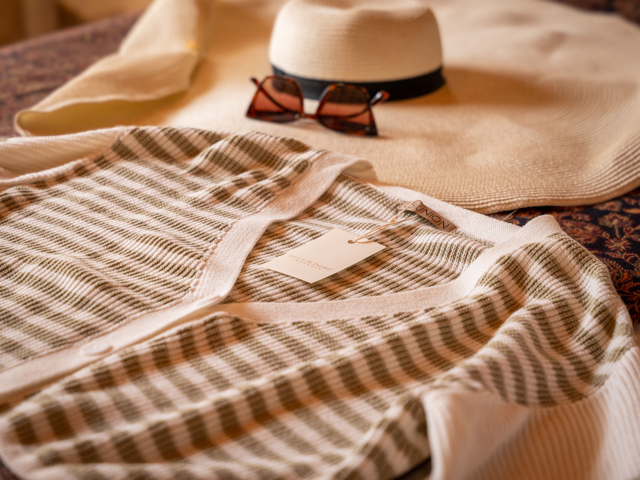 Détails collection — lin et chapeau